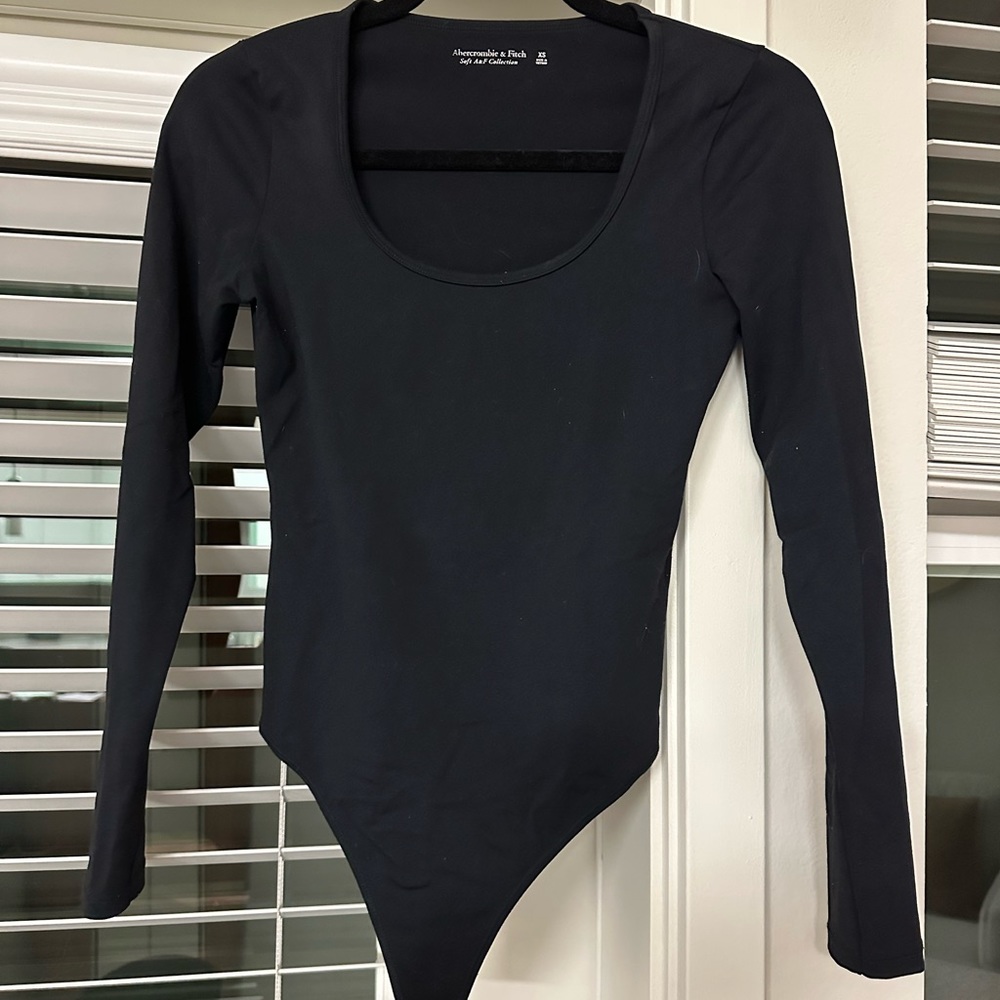 Black & white long sleeve scoop neck thong bodysuits (2 pack)